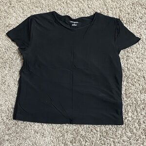 Cropped black v neck shirt